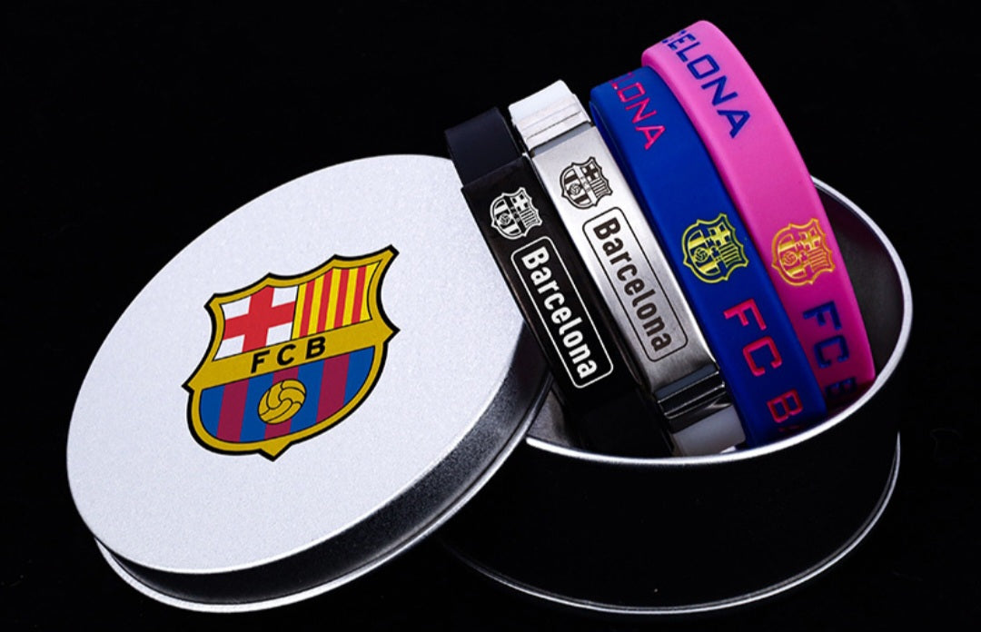 T-shirt pack + keychain + bracelets + ring + RMFC or FCB pendant