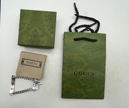 Bracelet with engraved details