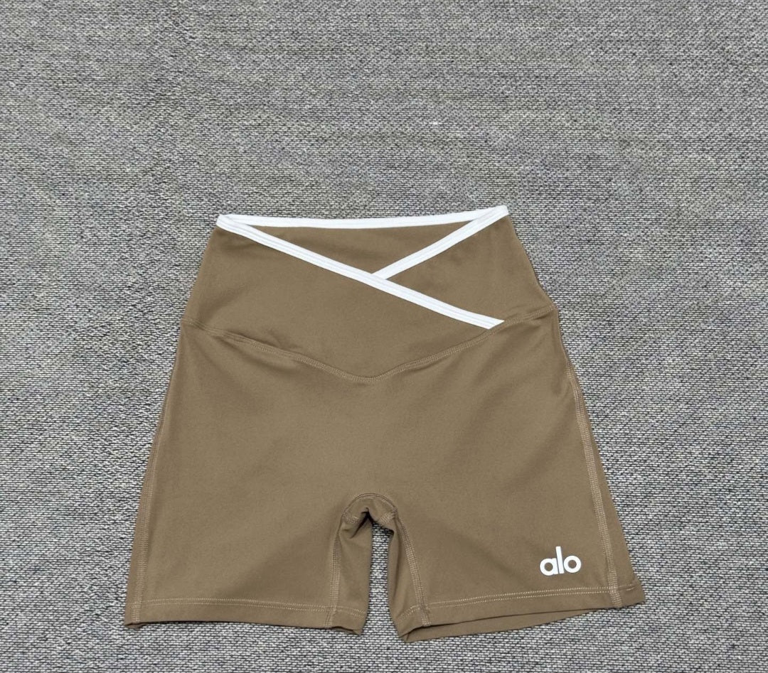 High-size sports shorts with crossed waist