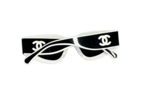 Iconic Contrast Sculpted Eyewear – Geometric Cat-Eye Silhouette