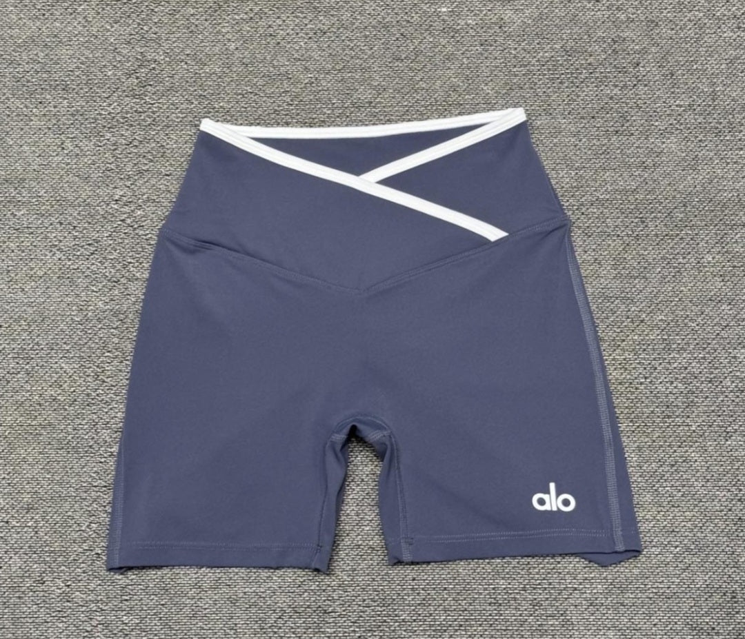 High-size sports shorts with crossed waist